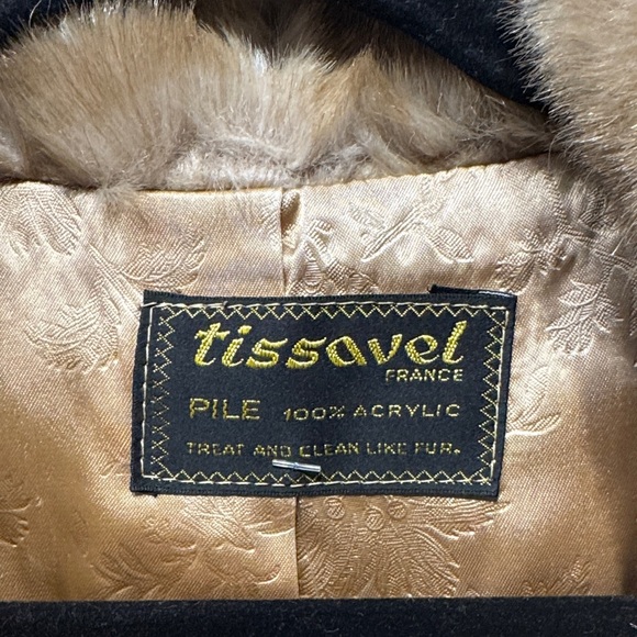 Tissavel of France Luxurious Tan Faux Fur Cape - Picture 3 of 7